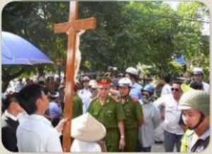 Во Вьетнаме разгромлена община баптистов