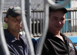 В Харьковской области баптисты подарили несовершеннолетним осужденным куртки, пошитые взрослыми заключенными