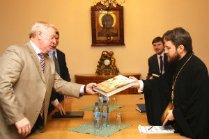 Председатель РС ЕХБ Алексей Смирнов встретился с главой ОВЦС МП Митрополитом Иларионом