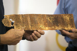 В Израиле выставлена на обозрение древнейшая копия «Десяти заповедей»