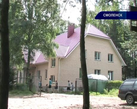 Смоленская молодежь строит христианский лагерь 