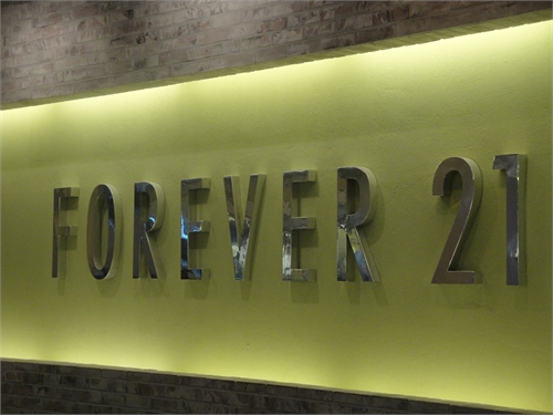 Магазин Forever 21 печатает Иоанна 3:16 на всех своих сумках