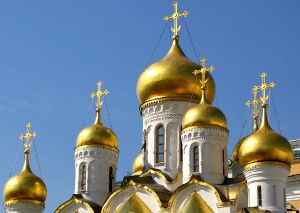 Почти половина россиян считают православие государственной религией