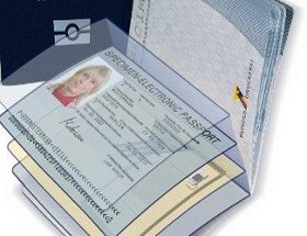 Известный священник видит духовное благо во введении электронных карт