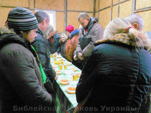 Макеевская Библейская Церковь кормит голодных